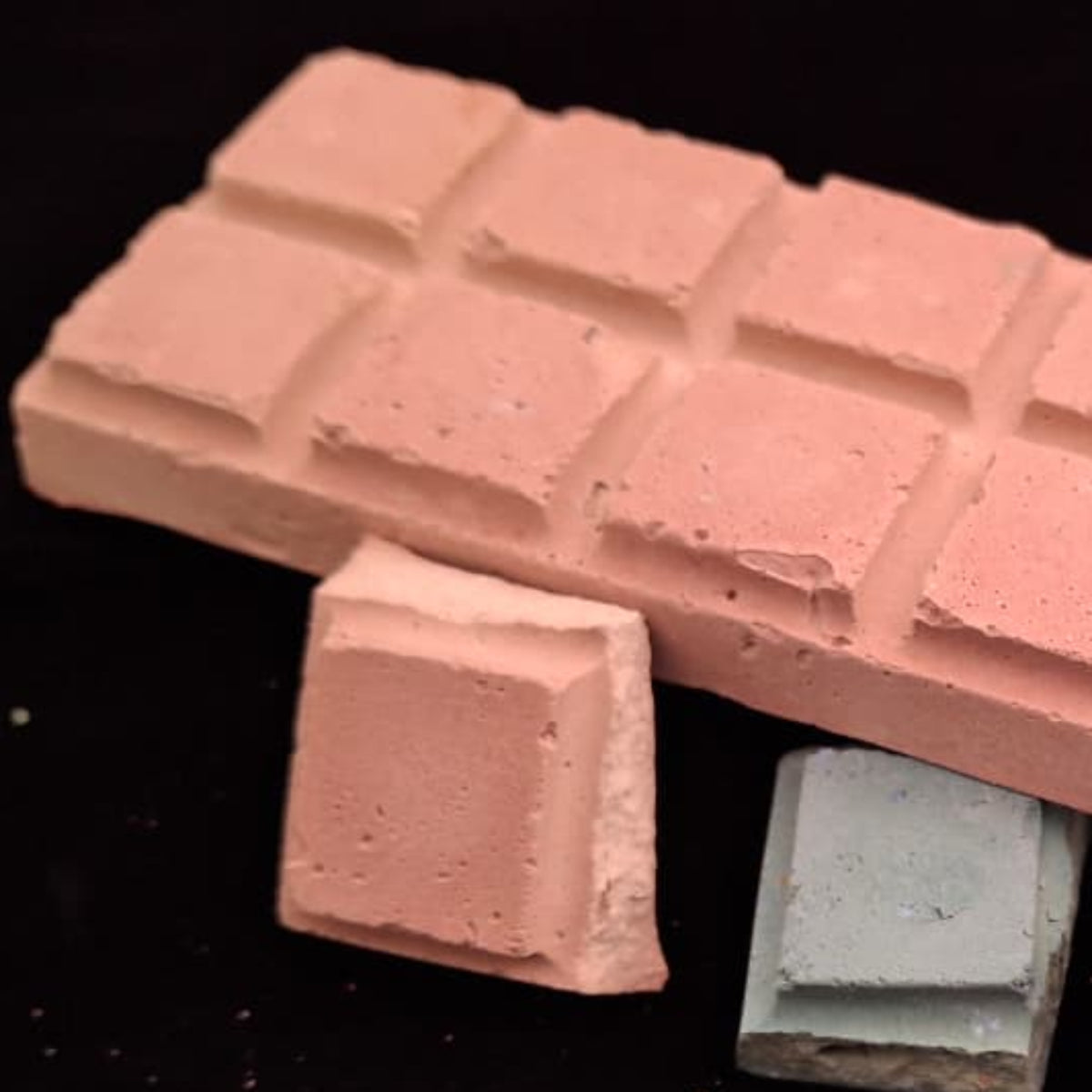 Calcium Bar made with pure, food grade Calcium Carbonate mixed with nutritional beetroot to assists in isopod colony growth and stabilisation